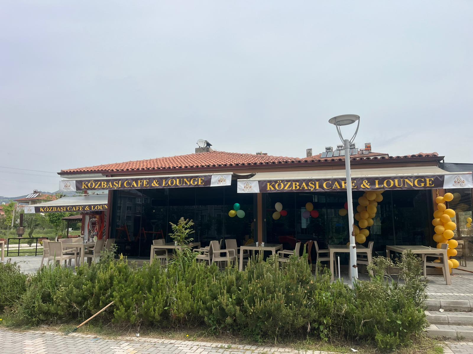Közbaşı Cafe & Lounge dış cephesi